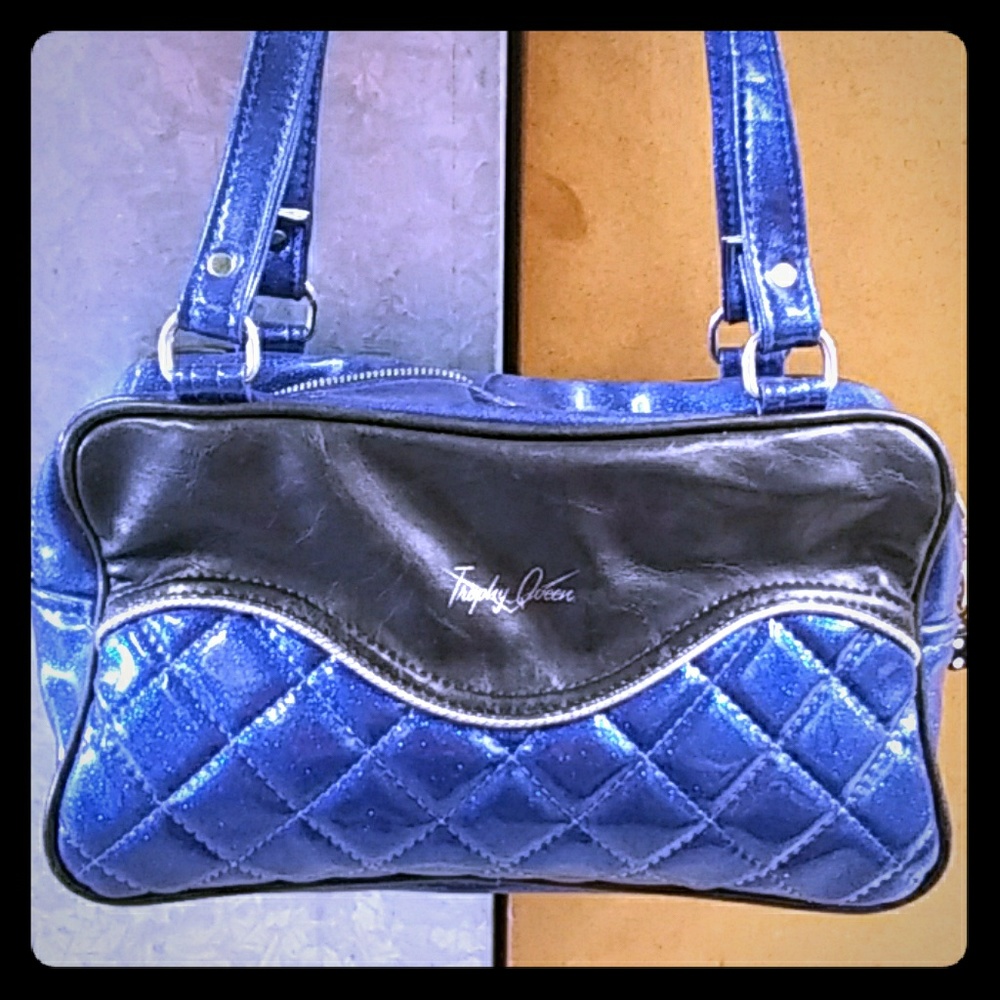 Trophy queen purse